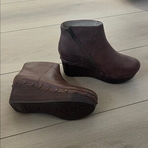 Chocolat Blu Women's Brown Wedge Booties